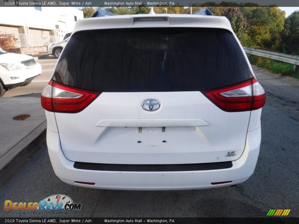 2019 Toyota Sienna LE AWD Super White / Ash Photo #15