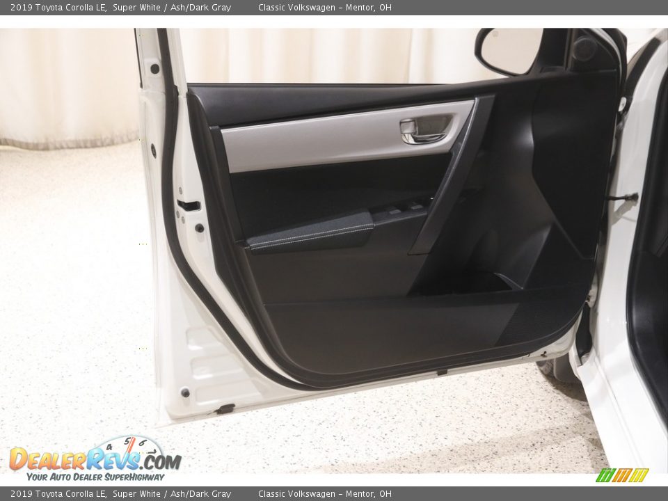 2019 Toyota Corolla LE Super White / Ash/Dark Gray Photo #4