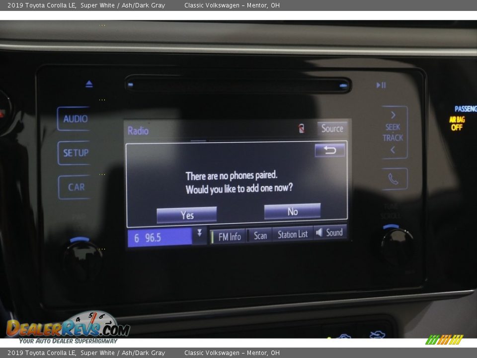 2019 Toyota Corolla LE Super White / Ash/Dark Gray Photo #11