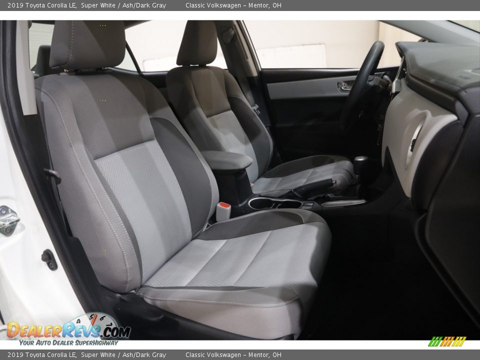 2019 Toyota Corolla LE Super White / Ash/Dark Gray Photo #14