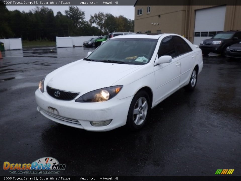 2006 Toyota Camry SE Super White / Taupe Photo #1