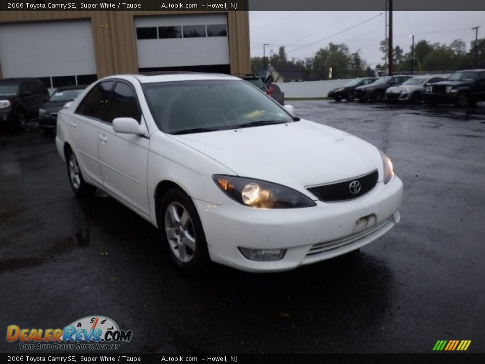 2006 Toyota Camry SE Super White / Taupe Photo #3