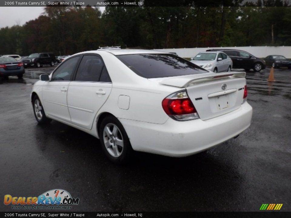 2006 Toyota Camry SE Super White / Taupe Photo #4