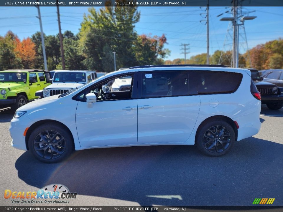 2022 Chrysler Pacifica Limited AWD Bright White / Black Photo #3