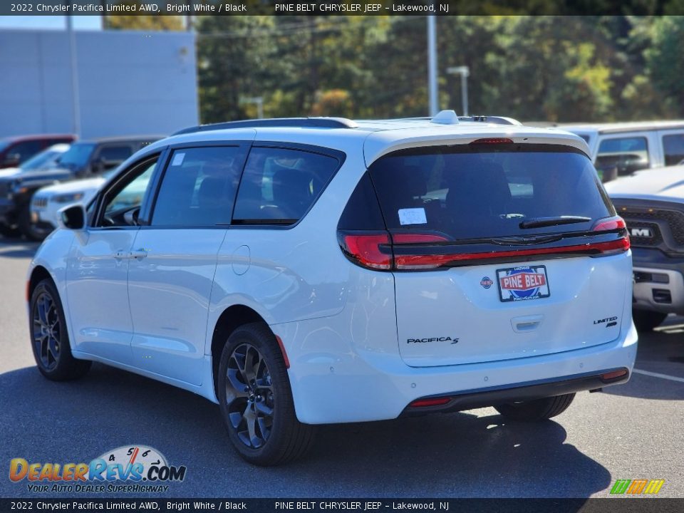 2022 Chrysler Pacifica Limited AWD Bright White / Black Photo #4