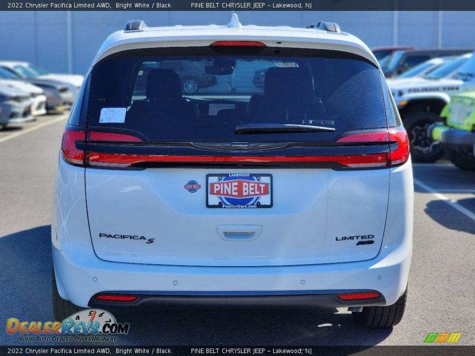 2022 Chrysler Pacifica Limited AWD Bright White / Black Photo #5