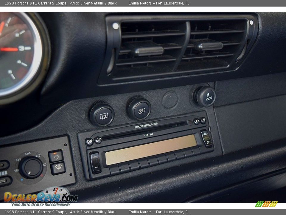 Audio System of 1998 Porsche 911 Carrera S Coupe Photo #41