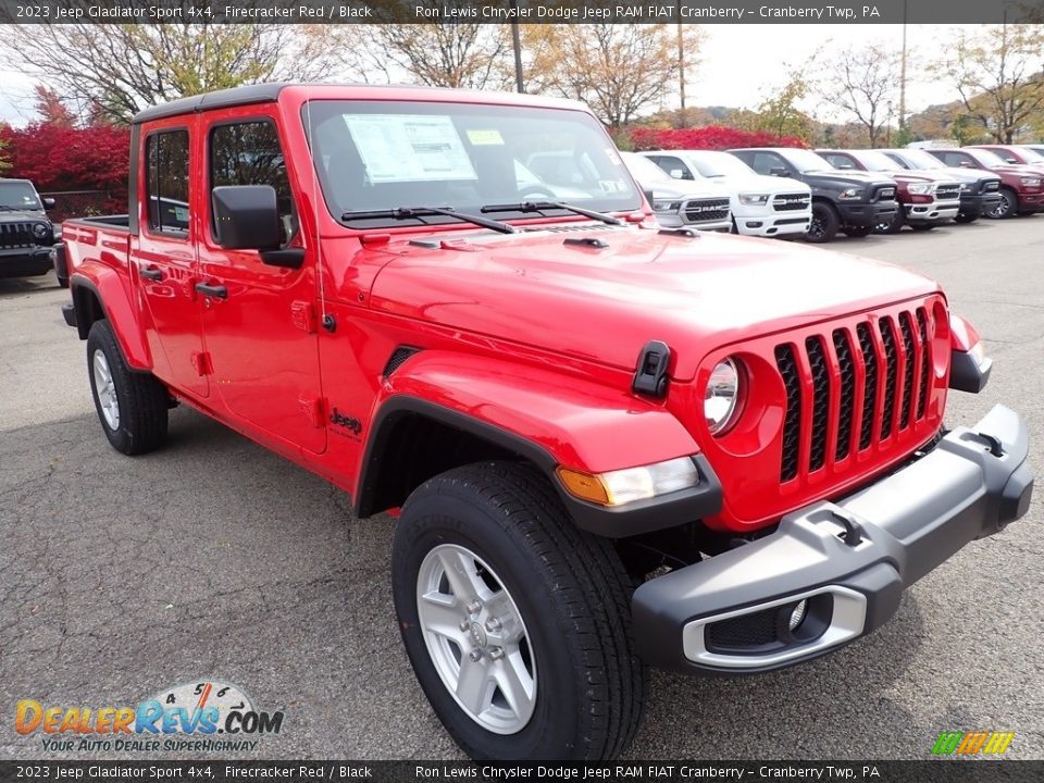 Front 3/4 View of 2023 Jeep Gladiator Sport 4x4 Photo #7