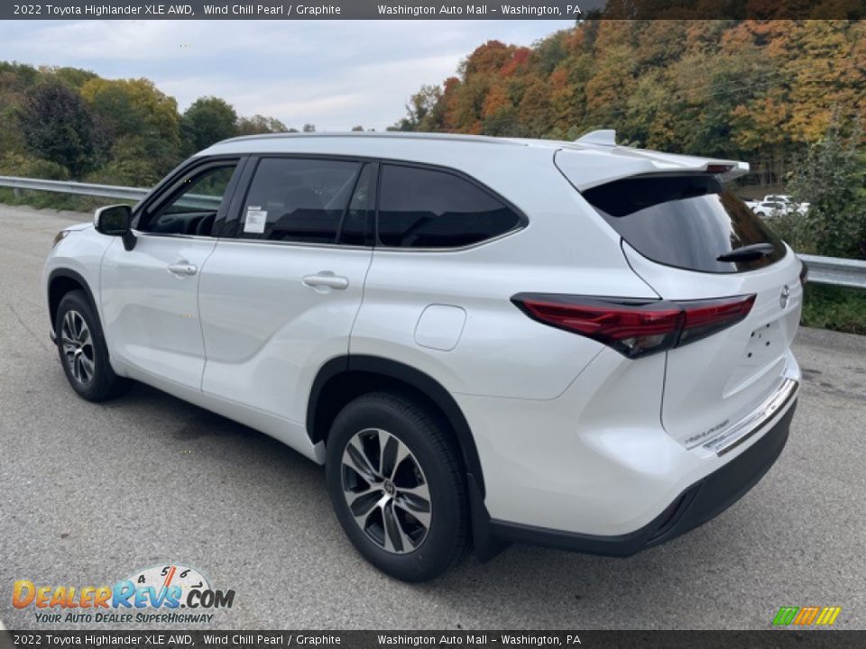 2022 Toyota Highlander XLE AWD Wind Chill Pearl / Graphite Photo #2