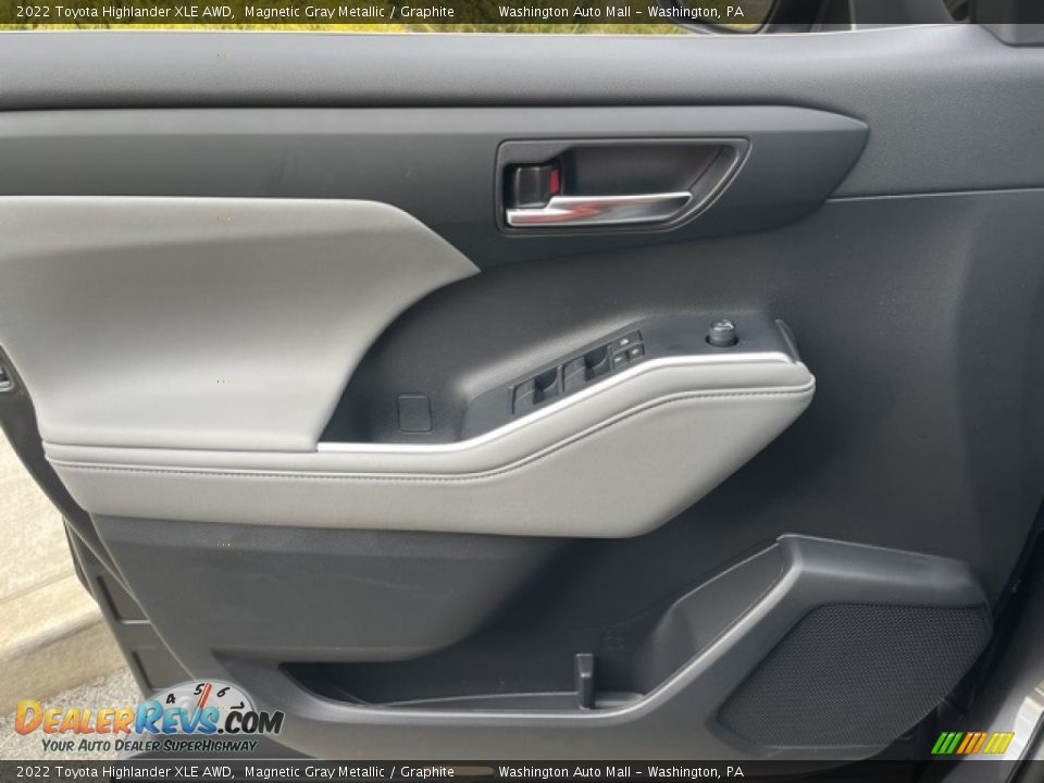Door Panel of 2022 Toyota Highlander XLE AWD Photo #23