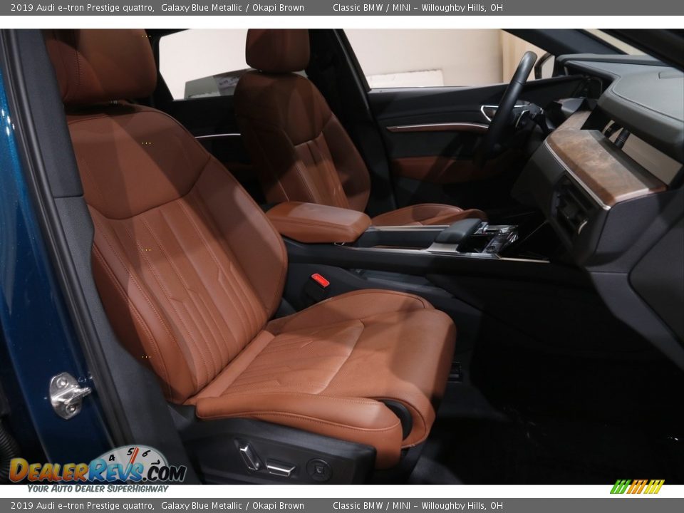Front Seat of 2019 Audi e-tron Prestige quattro Photo #20