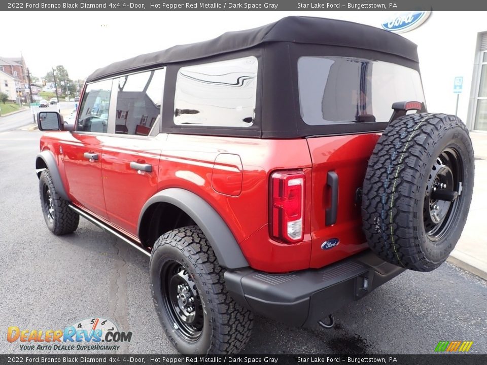 2022 Ford Bronco Black Diamond 4x4 4-Door Hot Pepper Red Metallic / Dark Space Gray Photo #3