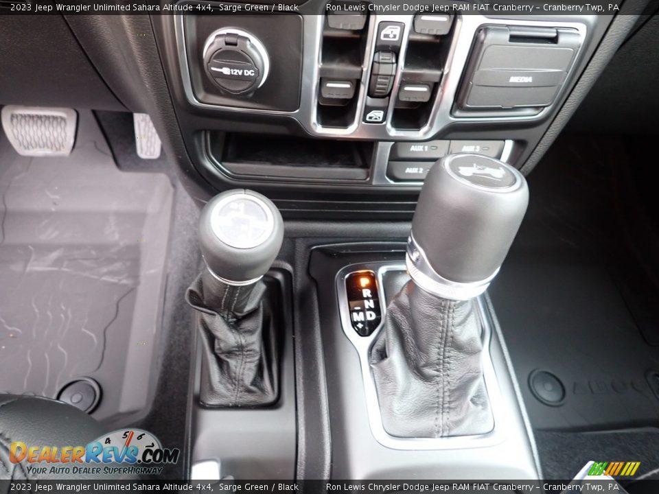 2023 Jeep Wrangler Unlimited Sahara Altitude 4x4 Shifter Photo #19