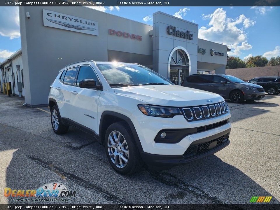 2022 Jeep Compass Latitude Lux 4x4 Bright White / Black Photo #1