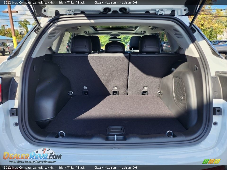 2022 Jeep Compass Latitude Lux 4x4 Bright White / Black Photo #11