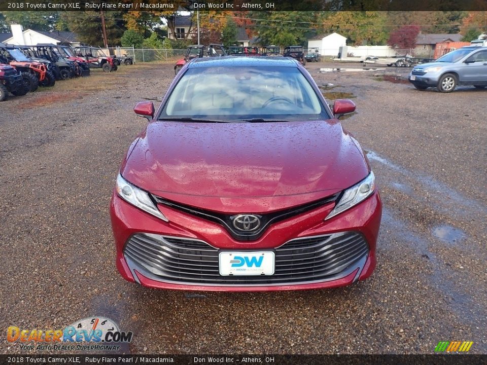 2018 Toyota Camry XLE Ruby Flare Pearl / Macadamia Photo #3