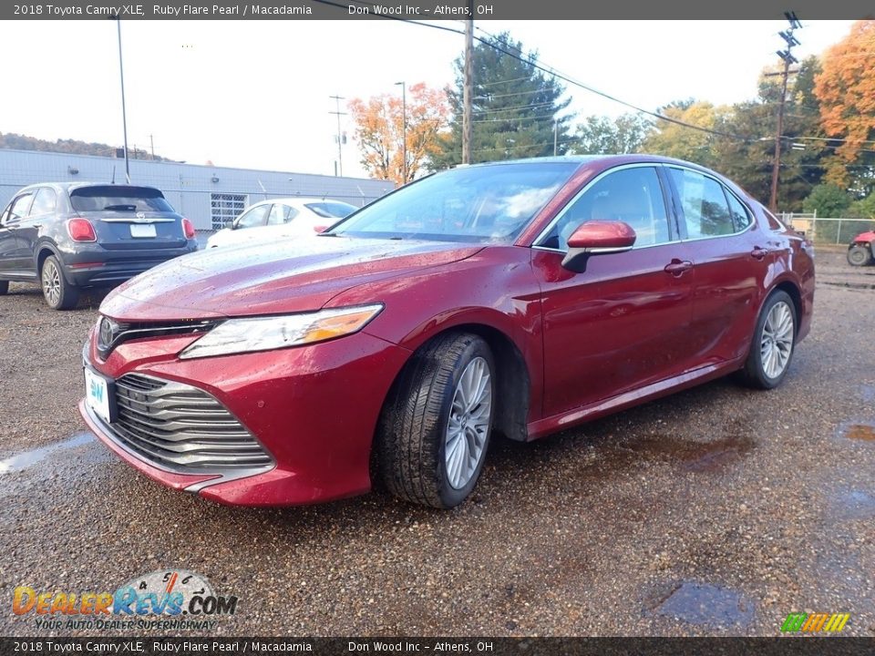 2018 Toyota Camry XLE Ruby Flare Pearl / Macadamia Photo #6