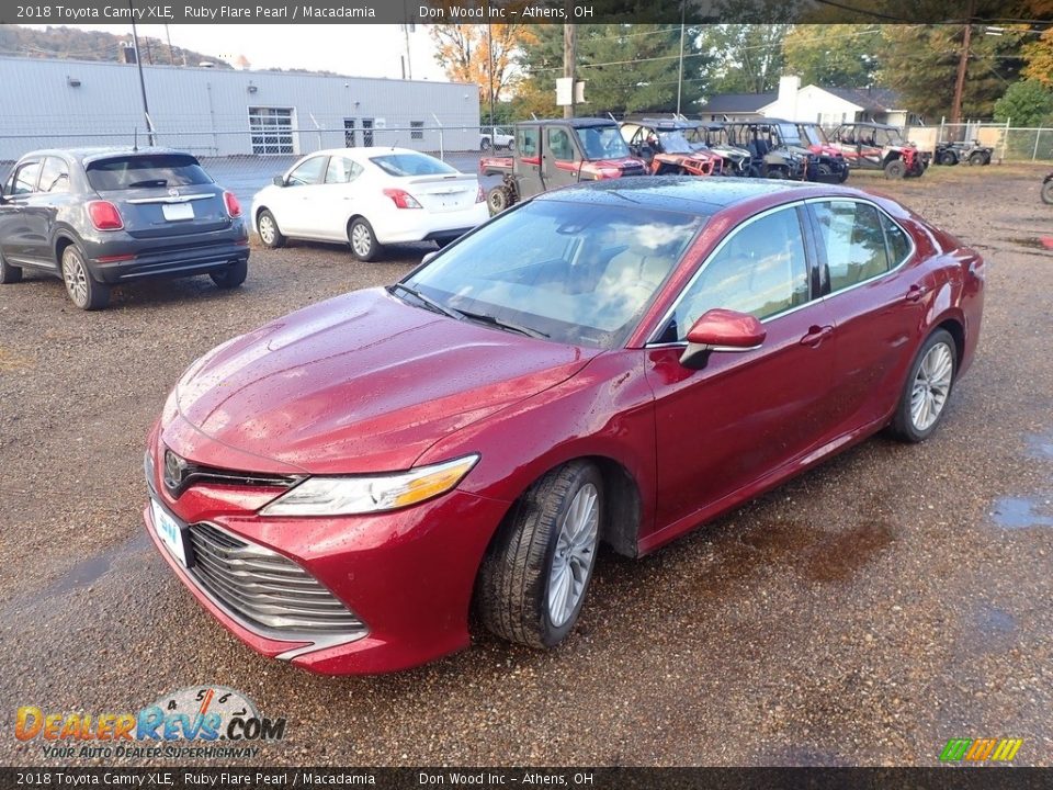 2018 Toyota Camry XLE Ruby Flare Pearl / Macadamia Photo #7