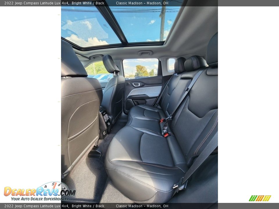 2022 Jeep Compass Latitude Lux 4x4 Bright White / Black Photo #3