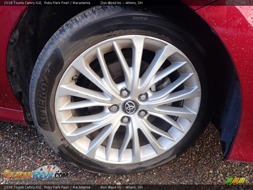 2018 Toyota Camry XLE Ruby Flare Pearl / Macadamia Photo #12