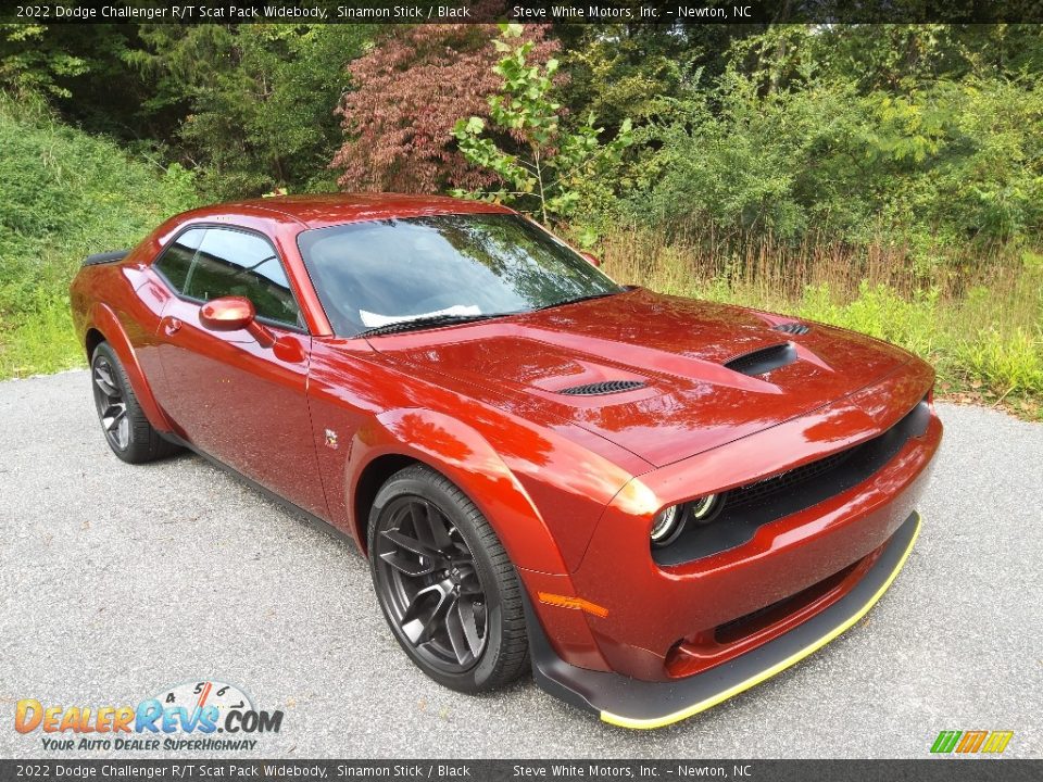 Front 3/4 View of 2022 Dodge Challenger R/T Scat Pack Widebody Photo #4