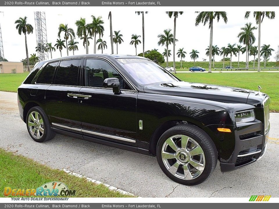 Front 3/4 View of 2020 Rolls-Royce Cullinan  Photo #4