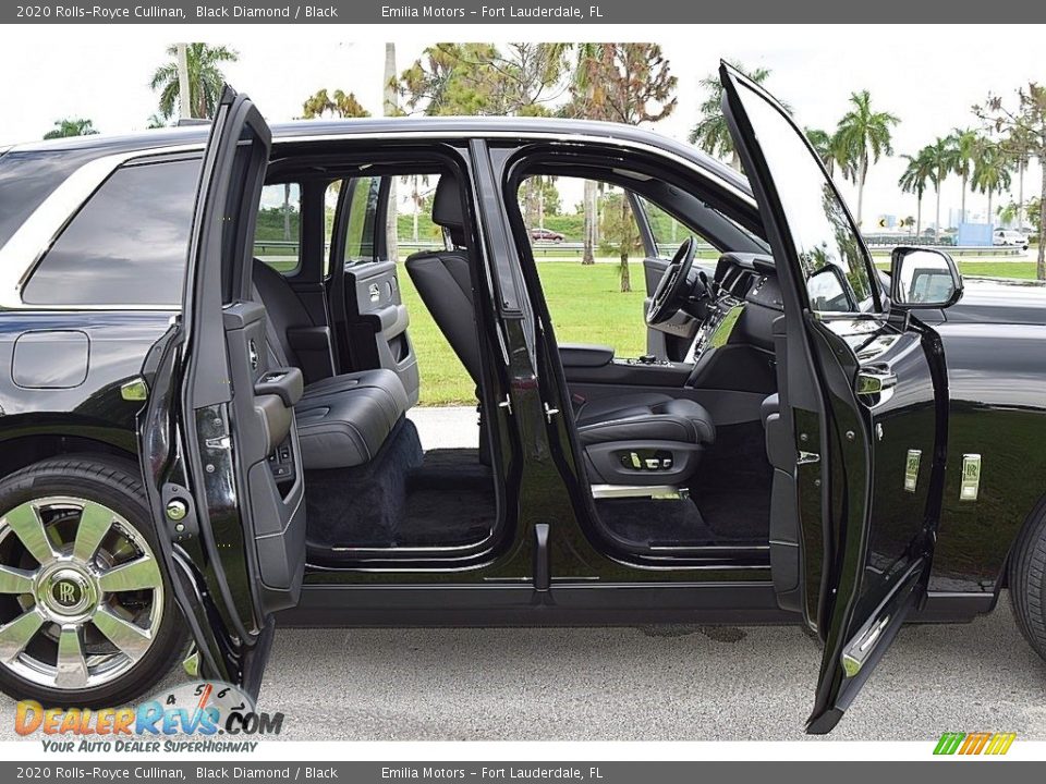 Front Seat of 2020 Rolls-Royce Cullinan  Photo #14