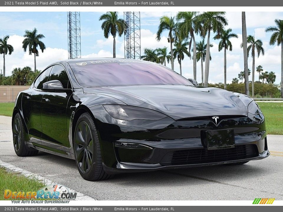 Front 3/4 View of 2021 Tesla Model S Plaid AWD Photo #1