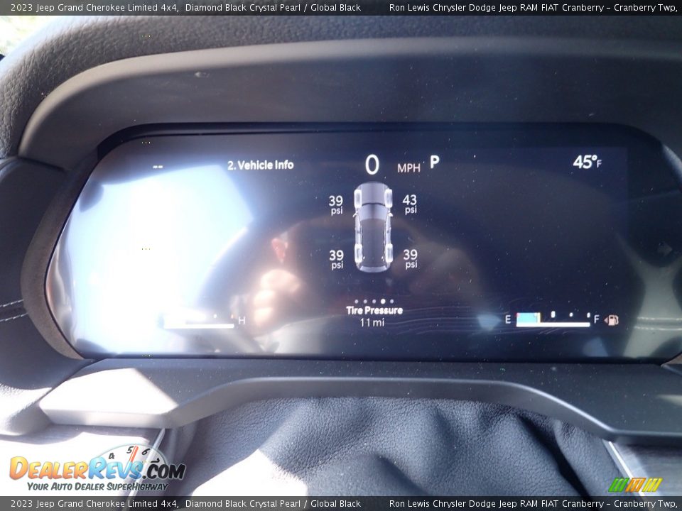 2023 Jeep Grand Cherokee Limited 4x4 Diamond Black Crystal Pearl / Global Black Photo #17