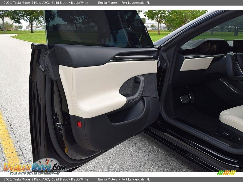 Door Panel of 2021 Tesla Model S Plaid AWD Photo #17