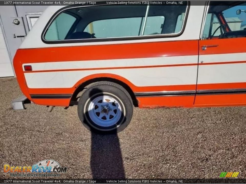 1977 International Scout Traveler 4x4 Omaha Orange / Sage Photo #4