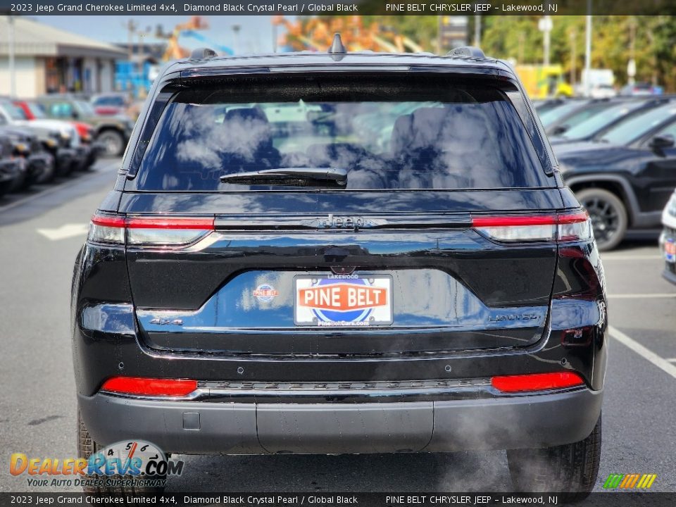 2023 Jeep Grand Cherokee Limited 4x4 Diamond Black Crystal Pearl / Global Black Photo #5