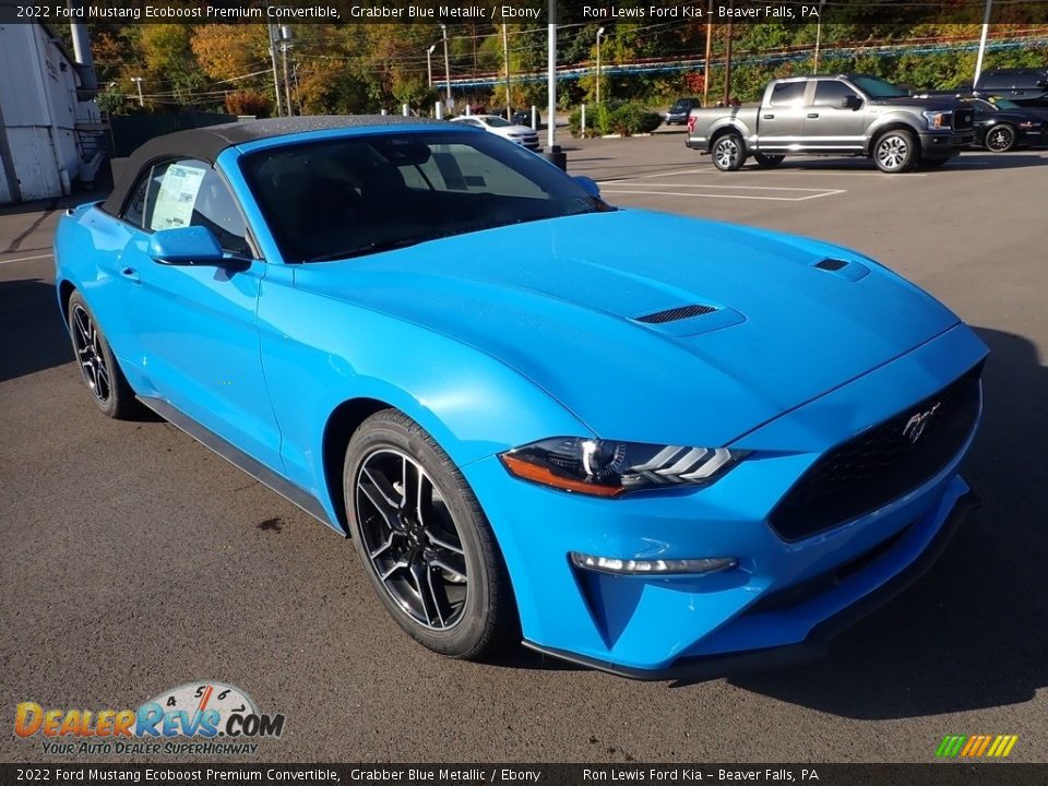 Front 3/4 View of 2022 Ford Mustang Ecoboost Premium Convertible Photo #2
