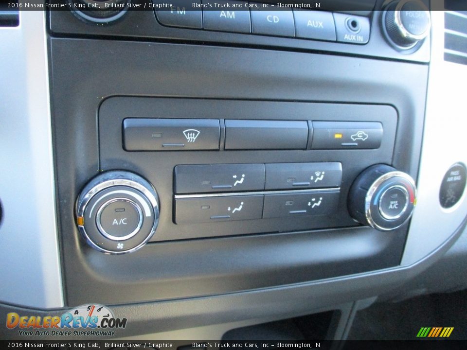 Controls of 2016 Nissan Frontier S King Cab Photo #16