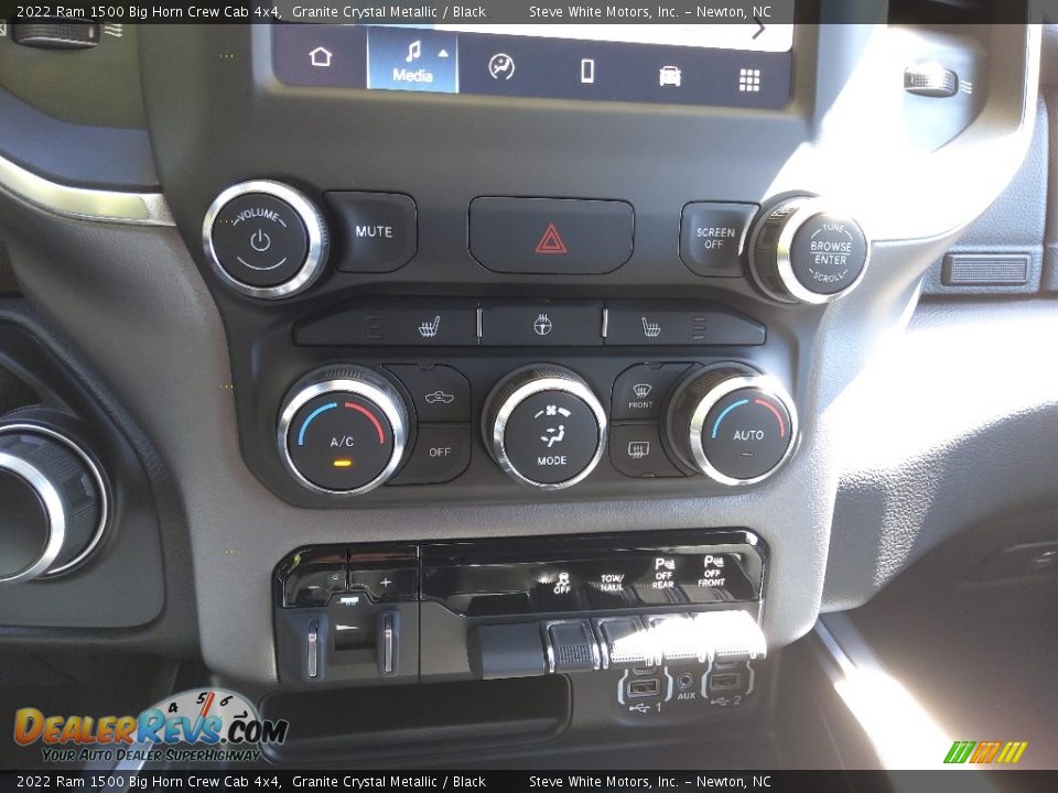 2022 Ram 1500 Big Horn Crew Cab 4x4 Granite Crystal Metallic / Black Photo #25