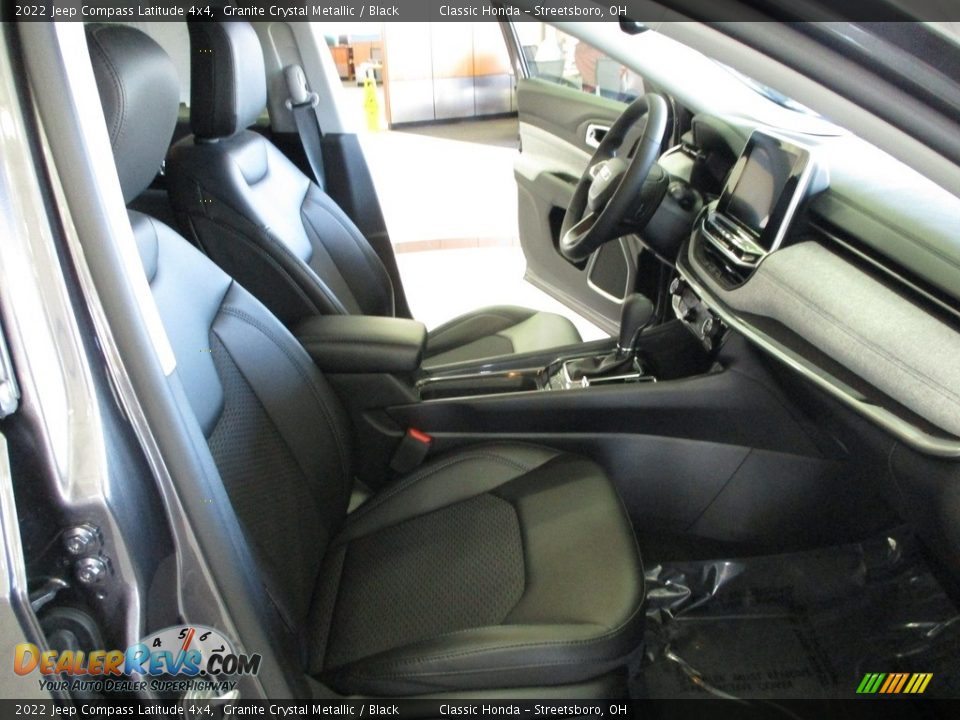 2022 Jeep Compass Latitude 4x4 Granite Crystal Metallic / Black Photo #16