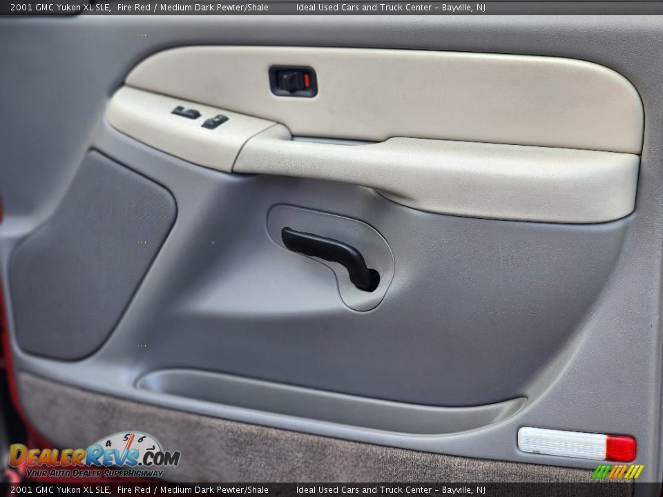 Door Panel of 2001 GMC Yukon XL SLE Photo #10