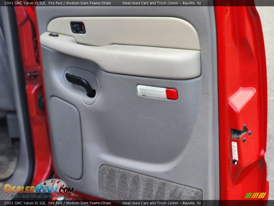 Door Panel of 2001 GMC Yukon XL SLE Photo #14