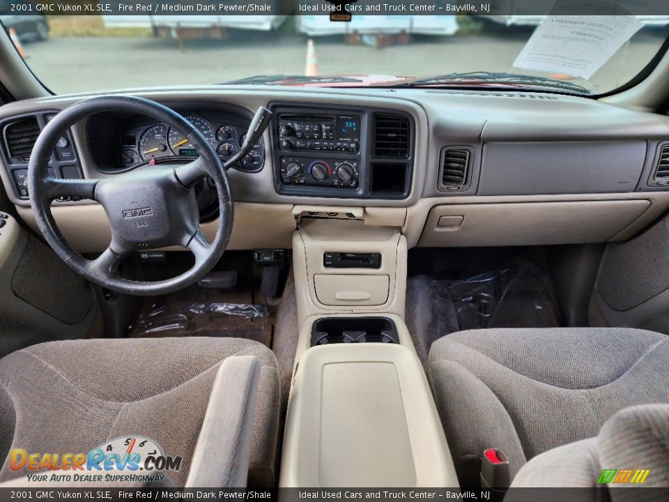 Dashboard of 2001 GMC Yukon XL SLE Photo #17