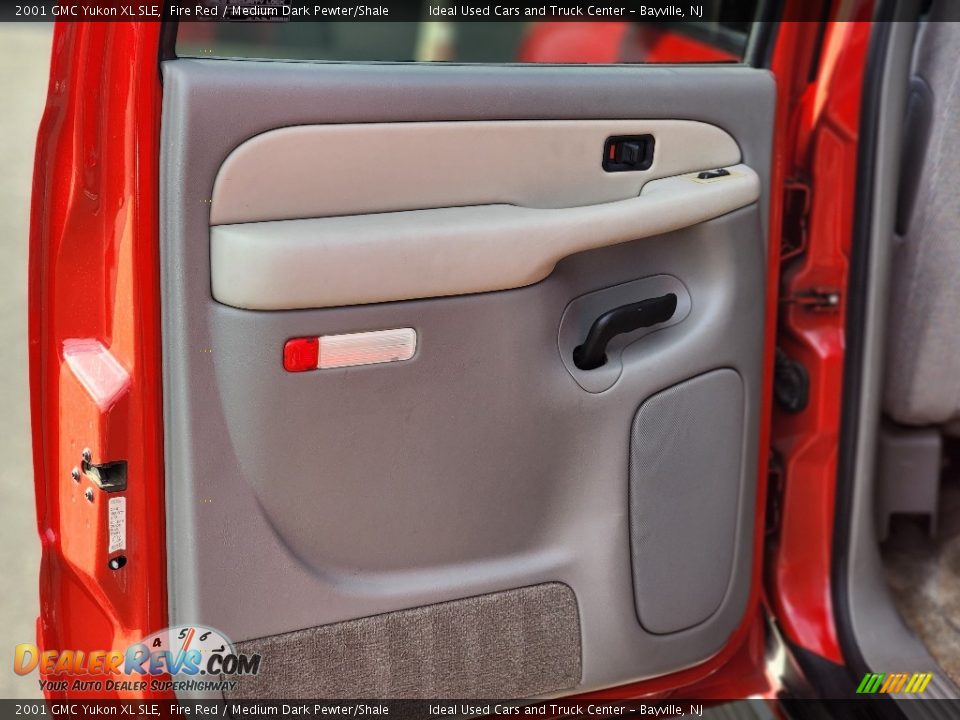 Door Panel of 2001 GMC Yukon XL SLE Photo #23