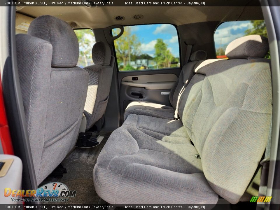 Rear Seat of 2001 GMC Yukon XL SLE Photo #24