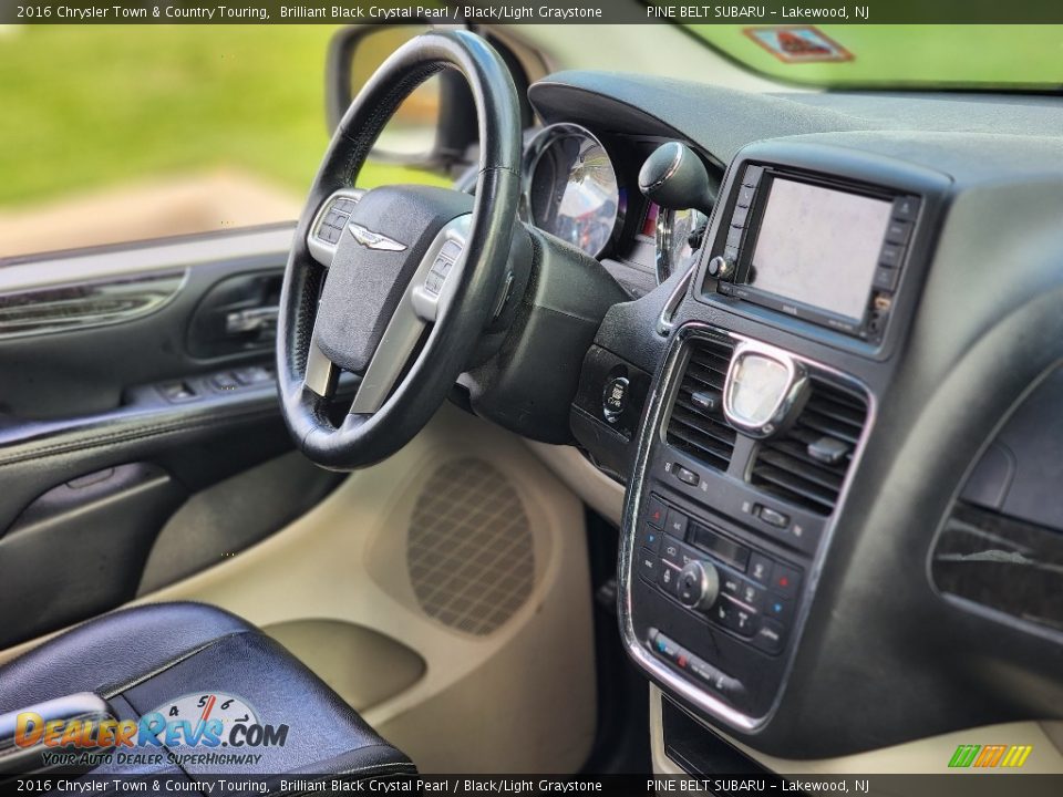 2016 Chrysler Town & Country Touring Brilliant Black Crystal Pearl / Black/Light Graystone Photo #6