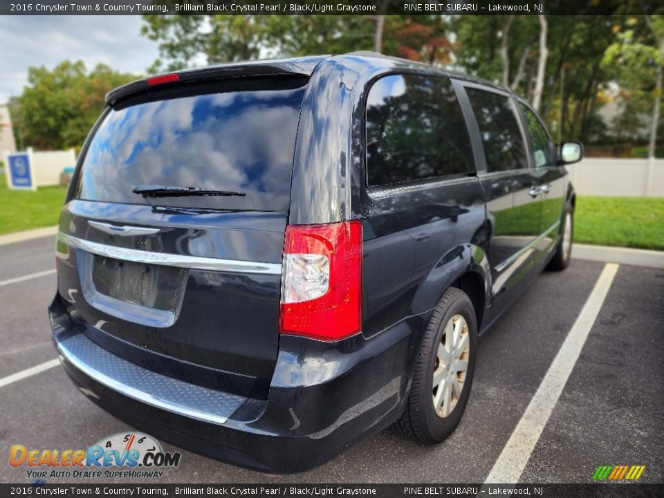 2016 Chrysler Town & Country Touring Brilliant Black Crystal Pearl / Black/Light Graystone Photo #7