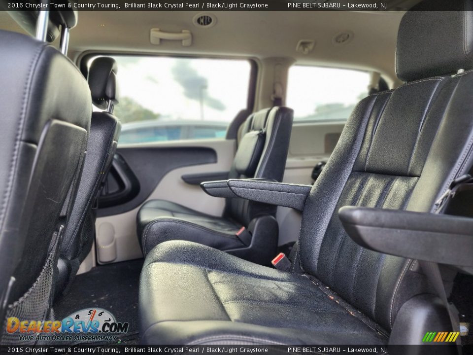 2016 Chrysler Town & Country Touring Brilliant Black Crystal Pearl / Black/Light Graystone Photo #11