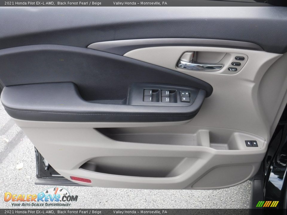 Door Panel of 2021 Honda Pilot EX-L AWD Photo #15