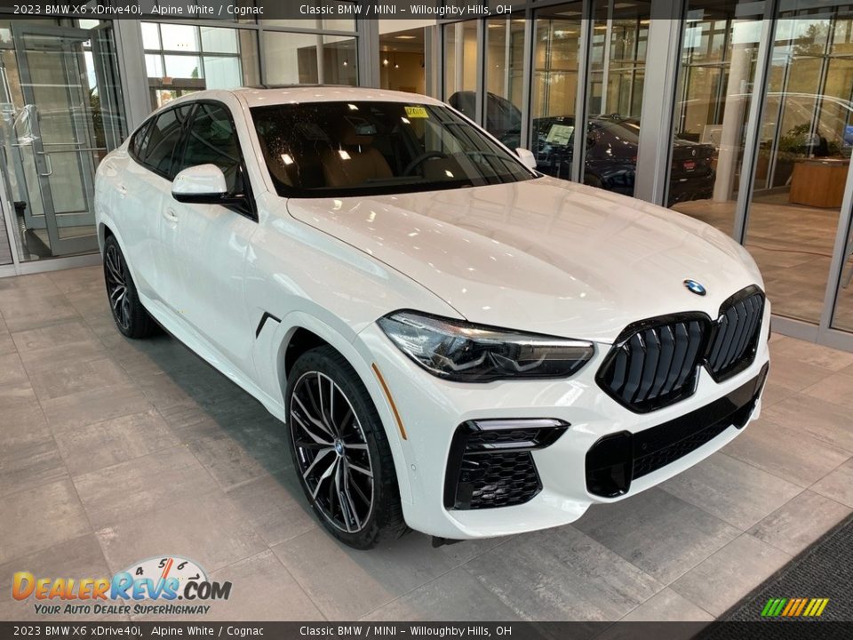 Front 3/4 View of 2023 BMW X6 xDrive40i Photo #1