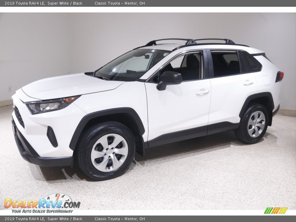2019 Toyota RAV4 LE Super White / Black Photo #3