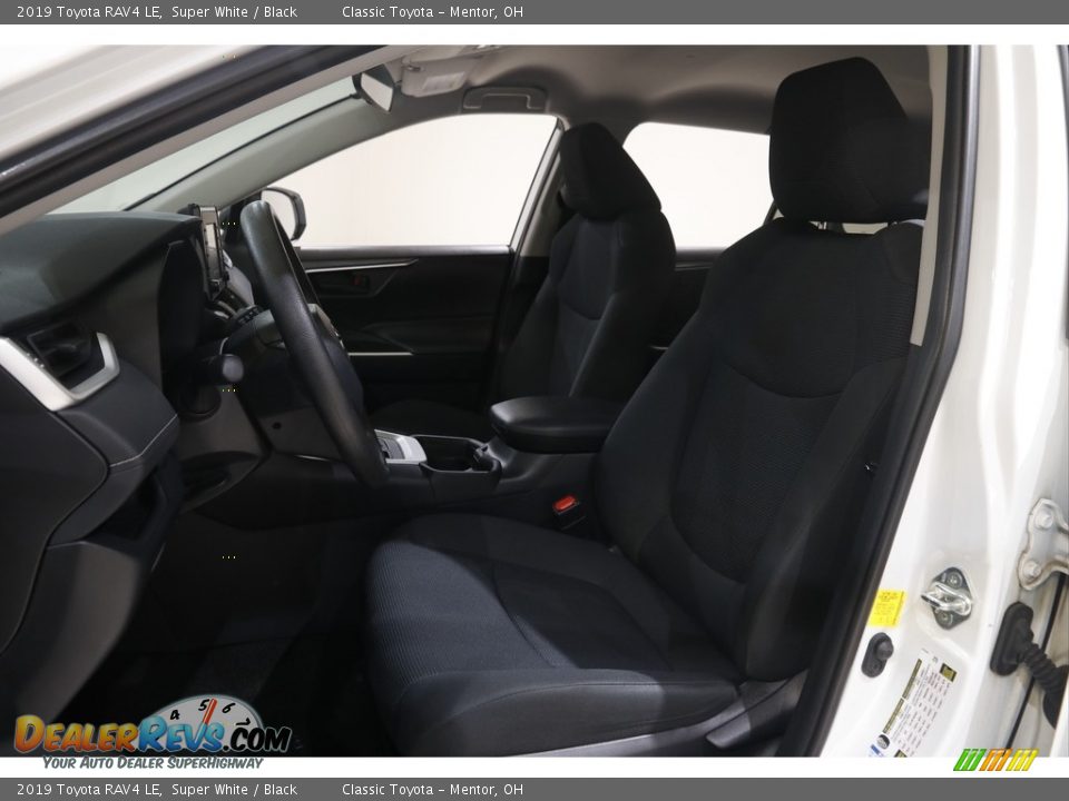 2019 Toyota RAV4 LE Super White / Black Photo #5