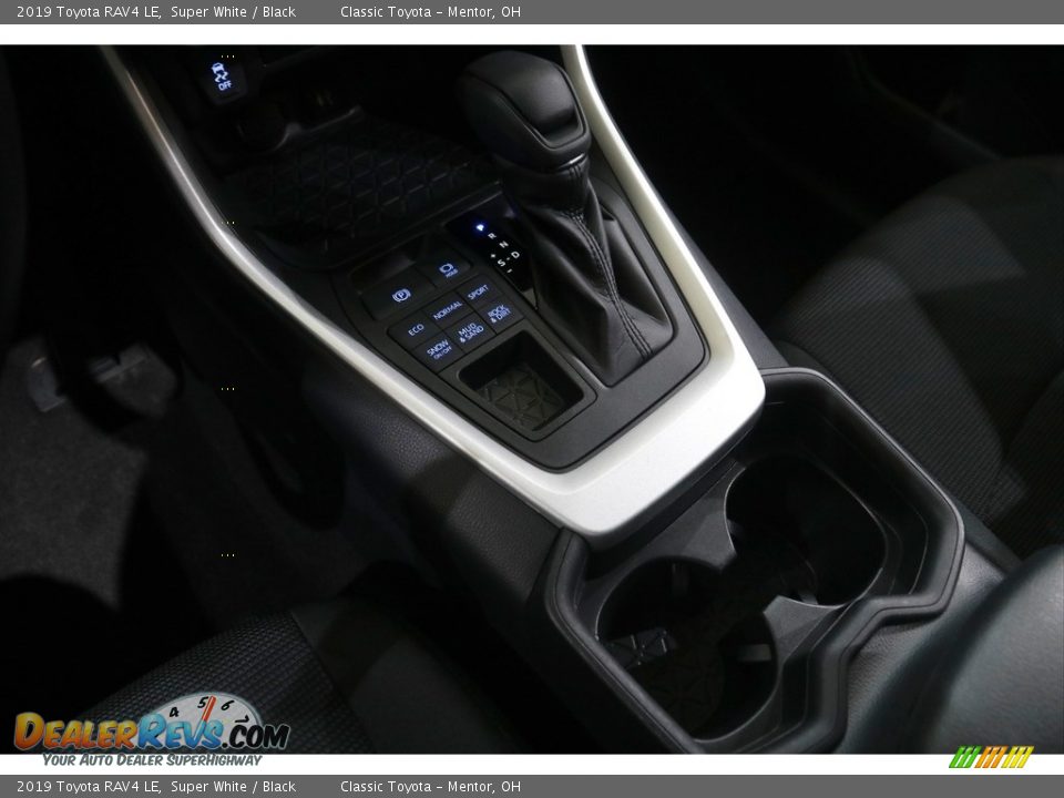 2019 Toyota RAV4 LE Super White / Black Photo #12