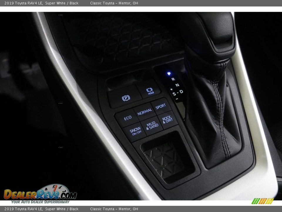 2019 Toyota RAV4 LE Super White / Black Photo #13